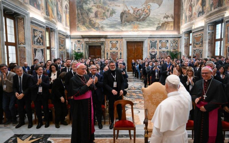 Папата: Избегнувајте наивност и „пророци на пропаст“