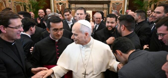 Папата: Животот станува неуреден без жив однос со Бог