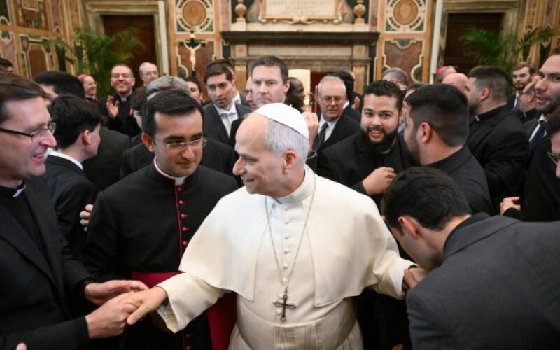 Папата: Животот станува неуреден без жив однос со Бог