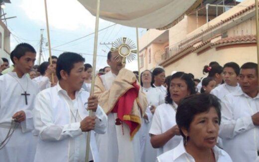 Папата се моли за мир и дијалог меѓу Пакистан и Авганистан