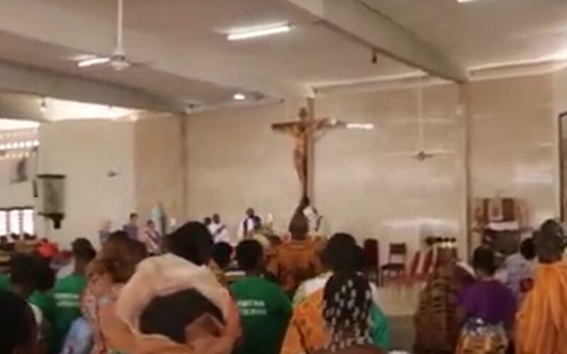 Христијани и муслимани во Пакистан се здружија во молитва за мир