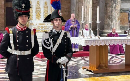 Кардинал Паролин: Бог да го замолкне оружјето и да го помири човештвото