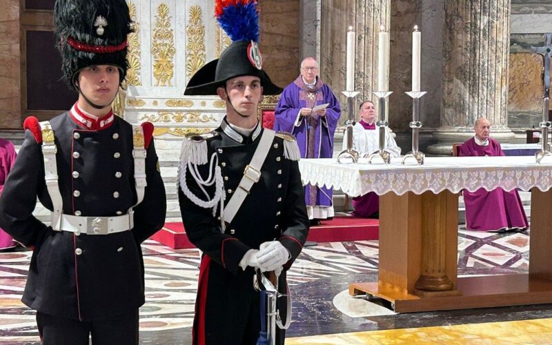 Кардинал Паролин: Бог да го замолкне оружјето и да го помири човештвото