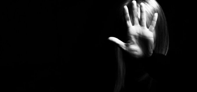 Папата: Никогаш не потценувајте го насилството врз жените, пријавете го без страв