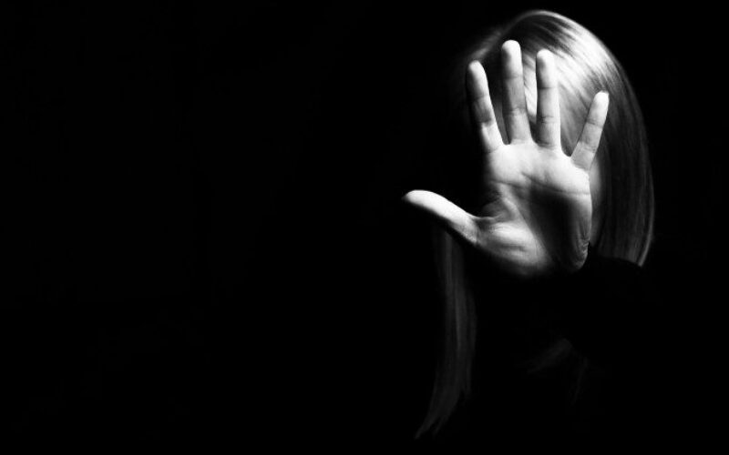 Папата: Никогаш не потценувајте го насилството врз жените, пријавете го без страв