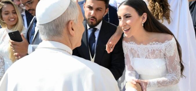 Папата ги повикува бискупите во Рим на самит за „Amoris laetitia“ и пасторалната грижа за семејството