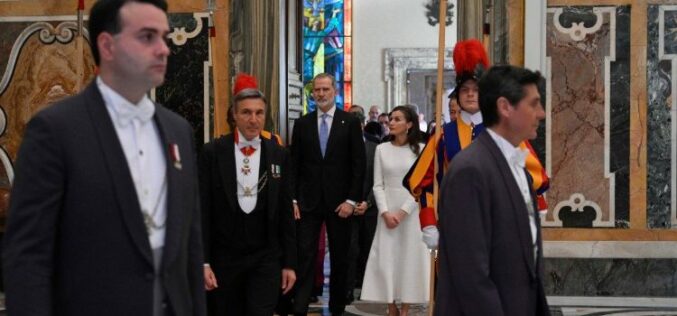 Папата Лав XIV ги прими во аудиенција шпанскиот крал Филип VI и кралицата Летиција