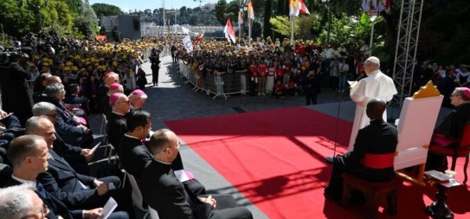 Надеж, сомнеж, вера: Папата одговара на прашања од младите во Монако