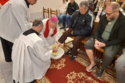 Во скопската катедрала бискупот Стојанов ја служеше Литургијата Господова вечера