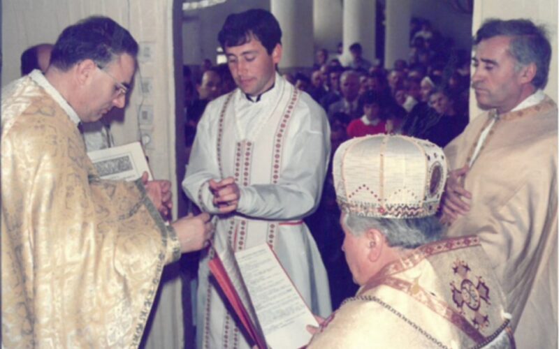 Монсињор Киро Стојанов одбележува 40 години свештенство