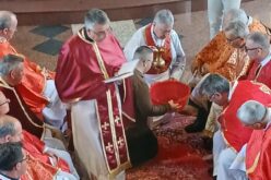 На Велики Четврток епископот Стојанов служеше света Литургија со посвета на миро и обред на миење нозе
