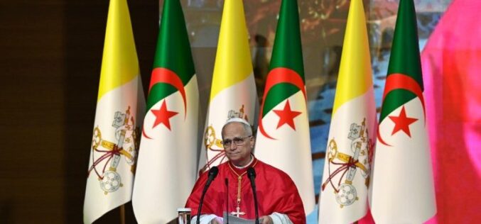 Папата во Алжир: Пустините и морињата треба да станат оази на мирот и на меѓусебното збогатување