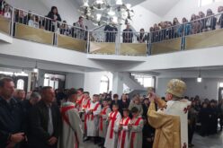 На вториот ден од Велигден епископот Стојанов служеше света архиерејска Литургија во Радово