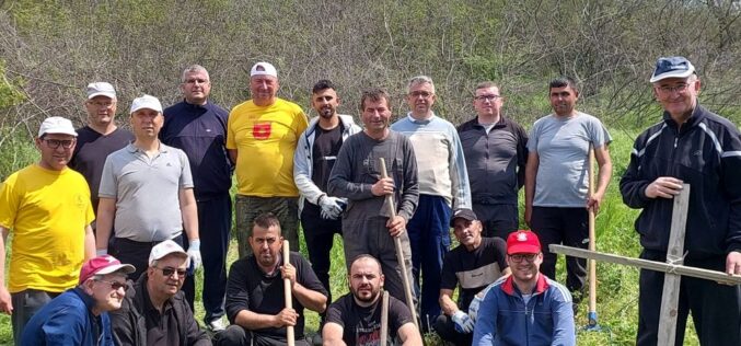 Работна акција во Паљурци: Уреден просторот околу црквата „Свети Ѓорги“ и манастирскиот бунар