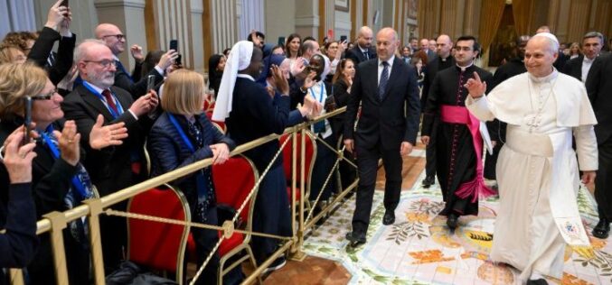 Папата: Во време на промени, мора великодушно да се даруваме