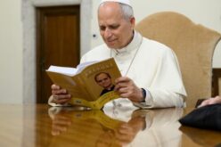 Папата Лав XIV го доби првиот примерок од книгата „Слободни под благодатта“