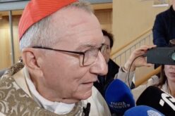 Кардинал Паролин: Папата Лав продолжува по својот пат и проповеда мир