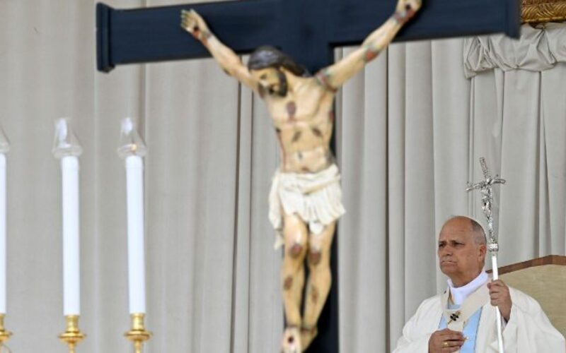 Папата во Помпеја: Бог нека ја смири братоубиствената омраза и нека ги просветли светските лидери