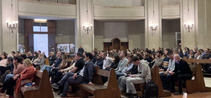 Студентите во Рим се подготвуваат за посетата на папата Лав