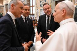 Папата Лав: Никој не може да тврди дека има право да го повредува достоинството на другите