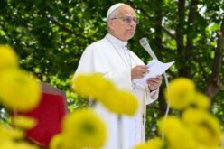 Папата во Ачера повика на промена на начинот на размислување : „Да го ставиме општото добро пред профитот“
