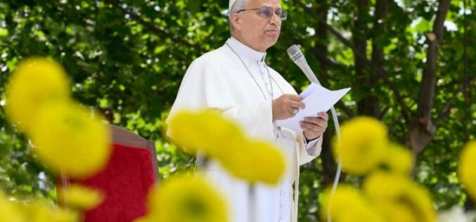 Папата во Ачера повика на промена на начинот на размислување : „Да го ставиме општото добро пред профитот“