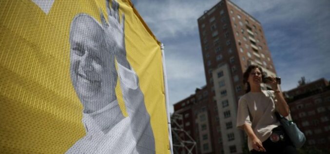Од институциите до перифериите: апостолското патување на папата Лав XIV во Шпанија