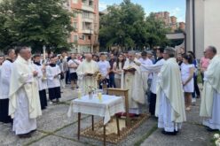 Со Света Литургија и евхаристиска процесија во Скопје прославен празникот Пресвето Тело и Крв Христови – Телово
