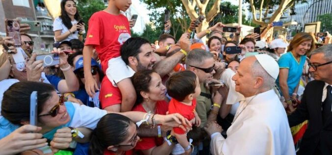 Папата ги повика шпанските млади да бидат „искри на ново човештво“