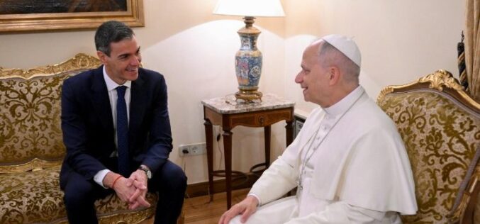 Папата Лав XIV се сретна со шпанскиот премиер Санчез
