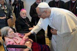 Папата до бабите, дедовците и постарите лица: Божјите љубовни очи се секогаш над вас