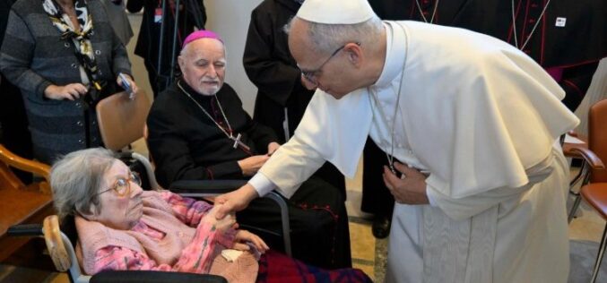 Папата до бабите, дедовците и постарите лица: Божјите љубовни очи се секогаш над вас