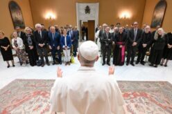 Папата: Пишувањето нè води до Бога и помага да ги откриеме контурите на вистината