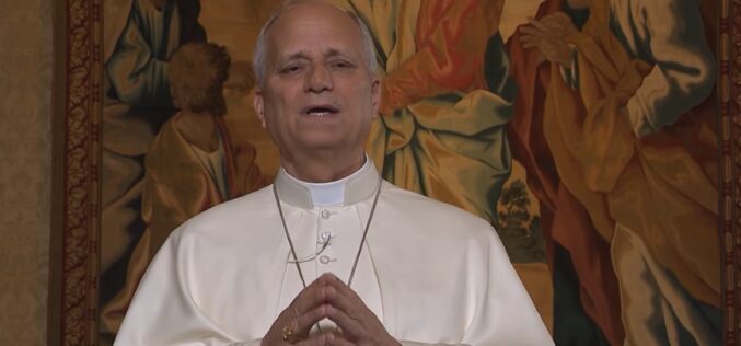 Папата: Црквата во САД треба да продолжи да евангелизира и да му служи на општеството