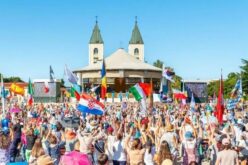 Папата ги охрабри младите во Меѓугорје повторно да ја откријат убавината на средбата со Господ