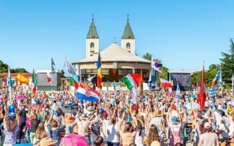Папата ги охрабри младите во Меѓугорје повторно да ја откријат убавината на средбата со Господ