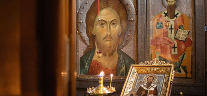 Како светите икони нè упатуваат кон Исус Христос