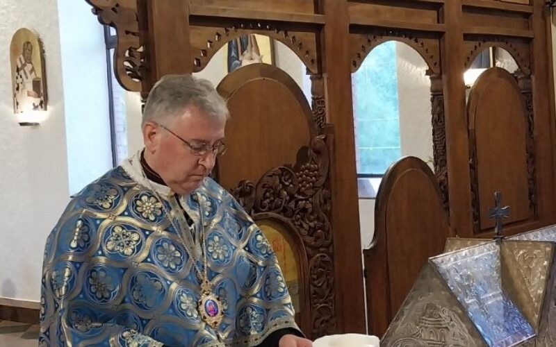 Епископот Стојанов на Вечерната во Струмица ги повика верниците да се угледаат на верата и љубовта на Богородица