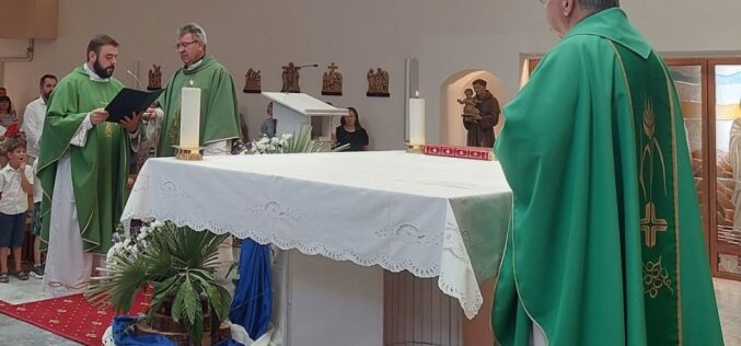 Епископот Стојанов го воведе дон Карол Томашевски во служба во скопската катедрална парохија
