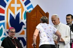 Христијаните се сопатници на ранетите и осамените