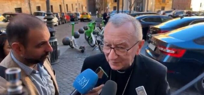 Кардинал Паролин: „Разговарав со папата Лав, кој е пример за голема смиреност“