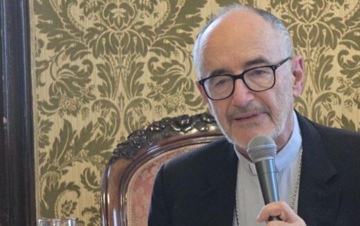 Кардинал Черни: Теологијата мора да го брани човечкото достоинство во ерата на вештачката интелигенција