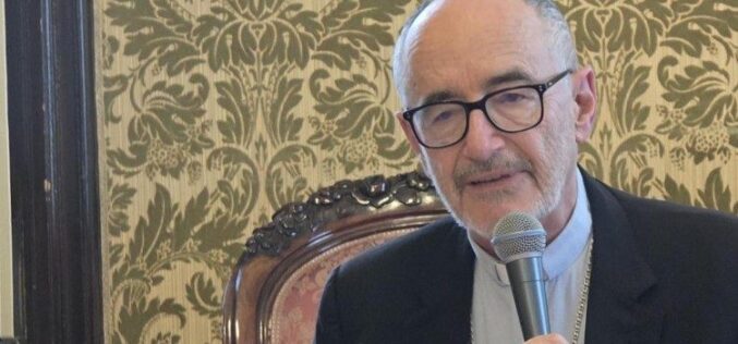 Кардинал Черни: Теологијата мора да го брани човечкото достоинство во ерата на вештачката интелигенција